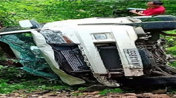 उत्तराखंड: अनियंत्रित होकर खाई में गिरी कार, दो घायल 1 उत्तराखंड: अनियंत्रित होकर खाई में गिरी कार, दो घायल 1 Hello Uttarakhand News »