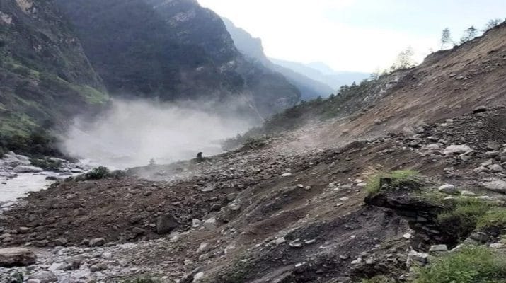 बदरीनाथ हाईवे नहीं हुआ सुचारू, हजारों यात्री फंसे 1 Hello Uttarakhand News »
