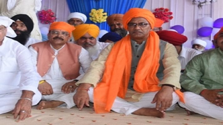 सीएम त्रिवेंद्र ने किया पार्किंग व थारू विकास भवन का शिलान्यास, करीब 268 लाख लागत 1 Hello Uttarakhand News »