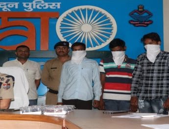 उत्तराखंड: सेना जवानों के नाम पर ठगी करने वाले गैंग का पर्दाफाश, 4 गिरफ्तार 2 Hello Uttarakhand News »