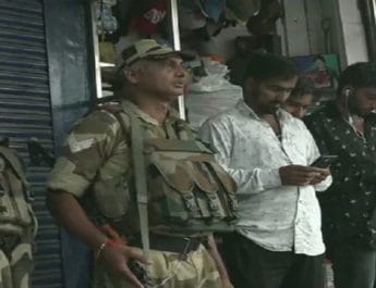 जम्मू-कश्मीर: कई इलाकों में फोन और इंटरनेट सेवा बहाल, हालात सामान्य की ओर 2 Hello Uttarakhand News »