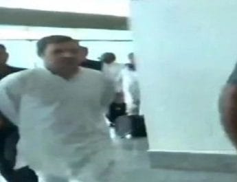 दिल्ली से श्रीनगर वापस भेजे गए राहुल गांधी सहित कई नेता, एयरपोर्ट पर हंगामा 4 Hello Uttarakhand News »