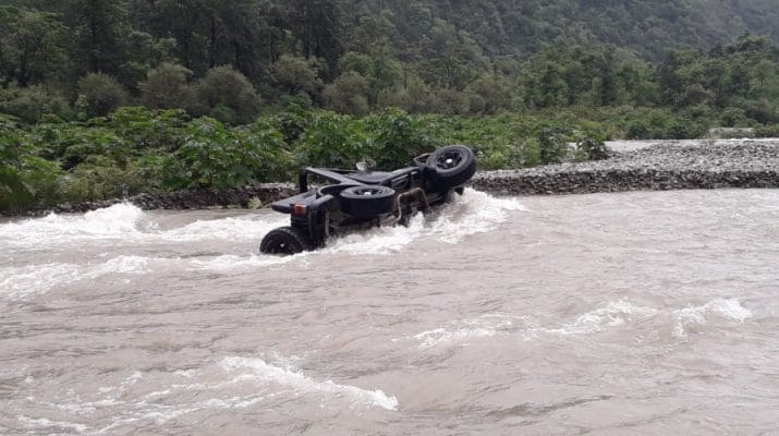 देहरादून में उफनाई नदी में एडवेंचर करना पड़ा भारी, महिला की मौत, चार घायल 1 Hello Uttarakhand News »