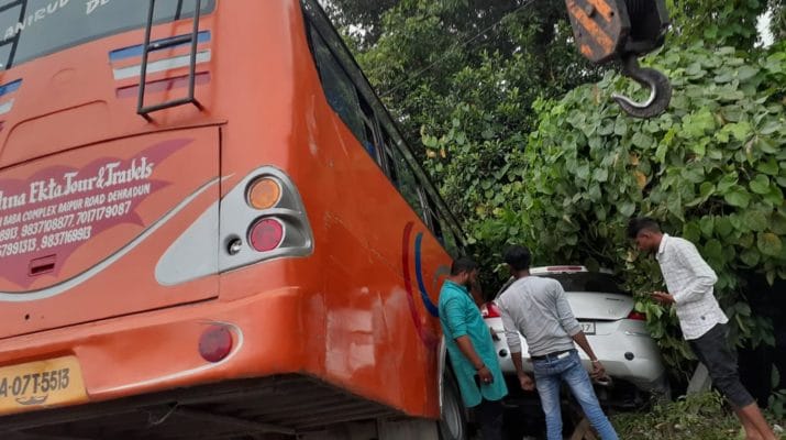 देहरादून: ट्रक और कार की भीषण भिड़त, दो गम्भीर घायल 1 देहरादून: ट्रक और कार की भीषण भिड़त, दो गम्भीर घायल 1 Hello Uttarakhand News »