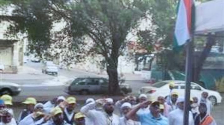 उत्तराखंड के हज यात्रियों ने सऊदी अरब में फहराया तिरंगा, ऐसे मनाया आजादी का जश्न 1 Hello Uttarakhand News »