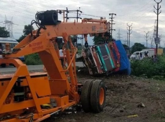 दर्दनाक: देहरादून में ट्रक और बाइक की जबरदस्त भिड़त, महिला सहित दो की मौत 1 Hello Uttarakhand News »