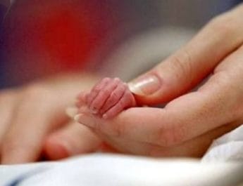 देहरादून में हाइवे पर लावारिस पड़ी मिली नवजात बच्ची , हड़कंप 3 Hello Uttarakhand News »