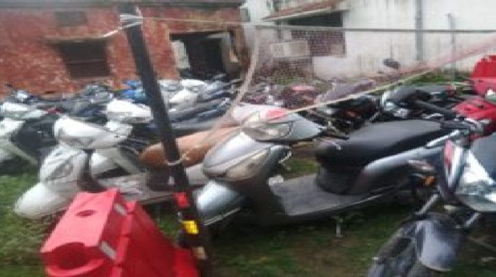 देहरादूनः नियमों के विरुद्ध दौड़ रहे वाहन स्पेशल अभियान के तहत सीज 1 Hello Uttarakhand News »