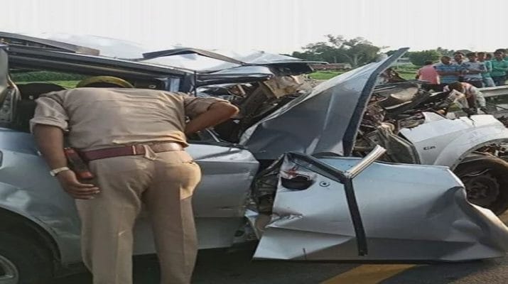 दर्दनाकः कार और कंटेनर में भीषण भिड़त, पति-पत्नी सहित तीन की मौत 1 दर्दनाकः कार और कंटेनर में भीषण भिड़त, पति-पत्नी सहित तीन की मौत 1 Hello Uttarakhand News »