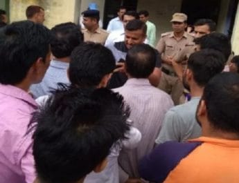 उत्तराखंडः धूमधाम से बेटे की शादी करने आ रहा था परिवार, अचानक एक हादसे ने छीन ली खुशियां 2 Hello Uttarakhand News »