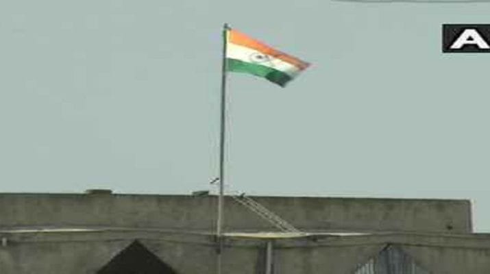 सचिवालय की बिल्डिंग से हटा जम्मू-कश्मीर का झंडा, अब सिर्फ तिरंगा 1 Hello Uttarakhand News »