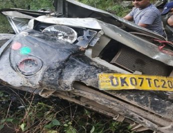 उत्तराखंड: गहरी खाई में गिरा वाहन, 3 लोगों की दर्दनाक मौत, 5 घायल 4 Hello Uttarakhand News »