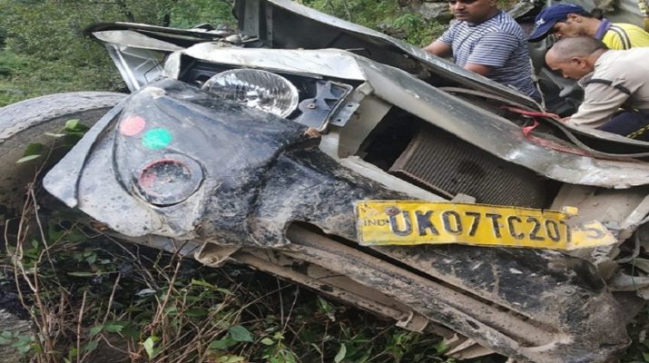उत्तराखंड: गहरी खाई में गिरा वाहन, 3 लोगों की दर्दनाक मौत, 5 घायल 1 Hello Uttarakhand News »