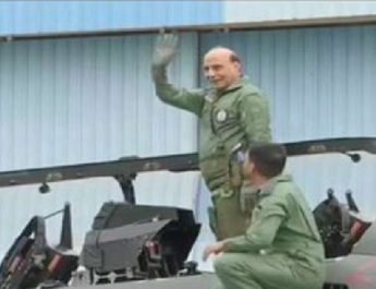 स्वदेशी लड़ाकू विमान तेजस, में भरी राजनाथ सिंह ने उड़ान, ऐसा करने वाले पहले रक्षामंत्री 3 Hello Uttarakhand News »