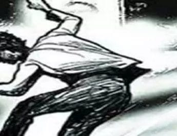 उत्तराखंड: सिपाही को धक्का देकर फरार हुआ आरोपी, बचने के लिए दूसरी मंजिल से कूदा 2 Hello Uttarakhand News &raquo;