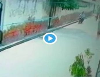 VIDEO: बच्चे को स्कूल से लेकर लौट रही महिला से झपटी चेन, देखिए बदमाशों की करतूत का विडियो.. 4 Hello Uttarakhand News »