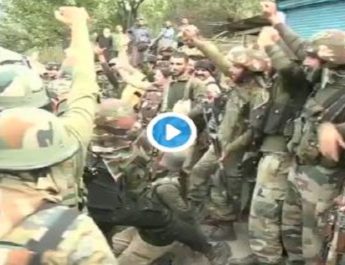 VIDEO: जम्मू-कश्मीर में सेना ने किये 4 आतंकी ढेर, जवानों ने यूं मनाया जश्न, देखिए वीडियो... 2 Hello Uttarakhand News »