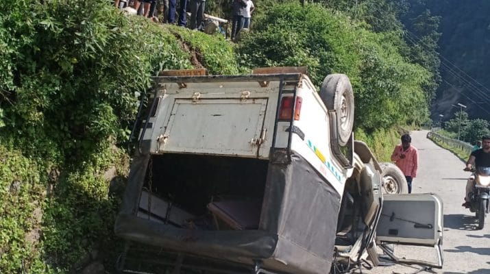 उत्तराखंड: हंसी खुशी मेले में जा रहे यात्रियों का वाहन दुर्घटनाग्रस्त, मासूम सहित दो की हालत गम्भीर 1 Hello Uttarakhand News »