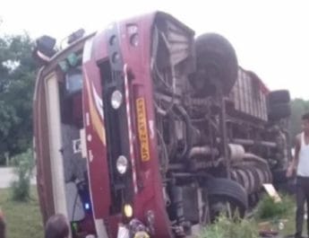 बड़ा हादसा, यात्रियों से भरी वोल्वो बस पलटी, दो की मौत, 25 घायल 5 Hello Uttarakhand News »