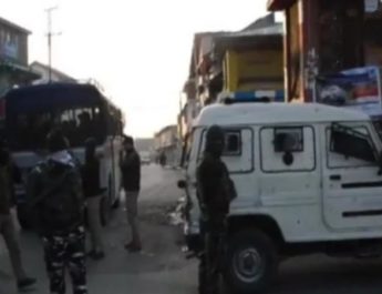 जम्मू कश्मीर में आतंकियों ने लोगों को डराने के लिए लगाए पोस्टर 2 Hello Uttarakhand News »