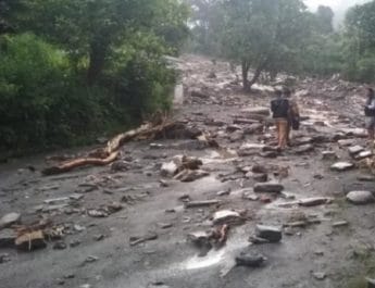 चमोली और पिथौरागढ़ मे बादल फटने से मची भारी तबाही, एक की मौत, कई मकान बहे 3 Hello Uttarakhand News »