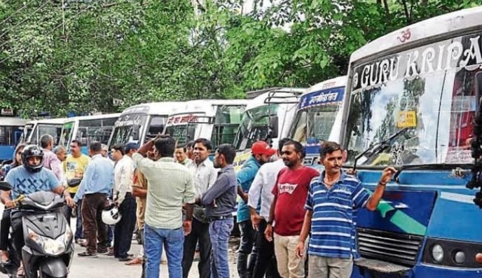 उत्तराखंड में भारी जुर्माने के विरोध में निजी वाहनो की हड़ताल से आमजन की फ़ज़ीहत 1 Hello Uttarakhand News »