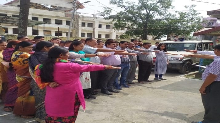 पौड़ी ग्रामीण क्षेत्रों में प्रधानमंत्री के संबोधन को सुना, डेली यूज प्लास्टिक का उपयोग न करने की दिलायी शपथ 1 Hello Uttarakhand News »