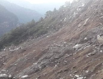 बदरीनाथ हाईवे लामबगड़ में क्षतिग्रस्त, सैकड़ों यात्रियों को रोका गया 4 Hello Uttarakhand News »