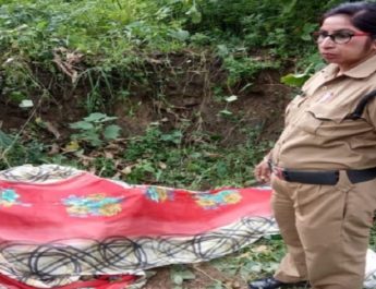 उत्तराखंड: पत्नी को दी दर्दनाक मौत, थाने पहुंचकर बोला- मैंने पत्नी को मारकर जंगल में फेंक दिया 3 Hello Uttarakhand News »