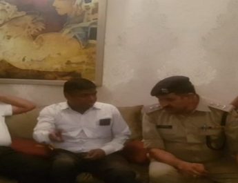 अभिमन्यू लूटकांड मे एक और खुलासा , चोरों ने कहां हमें सब पता है कि तुम्हारे पास क्या-क्या माल है 3 Hello Uttarakhand News »