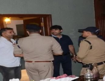 देहरादून मे बदमाश बेखौफ , बंधक बनाकर क्रिकेटर अभिमन्यु के घर लाखों की लूट 4 Hello Uttarakhand News »