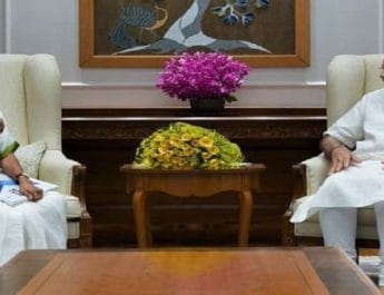 पीएम मोदी के लिए मिठाई और कुर्ता लेकर पहुंचीं ममता बनर्जी, इन मुद्दों पर हुई बात 3 Hello Uttarakhand News »