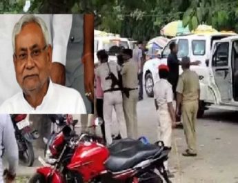 मुजफ्फरपुर में सीएम नीतीश कुमार की कार पर स्याही फेंकी,दिखाए काले झंडे 2 Hello Uttarakhand News »