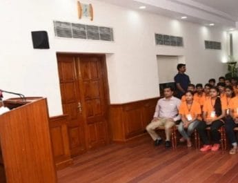 भारत भ्रमण पर निकले उत्तराखंड टॉपर्स उपराष्ट्रपति से मिले 2 Hello Uttarakhand News »