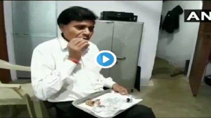 45 सालों से नाश्ते में कांच खाते हैं ये वकील, देखिए हैरान करने वाला वीडियो.. 1 Hello Uttarakhand News »