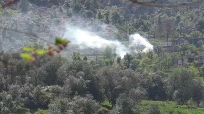 पाकिस्तान ने रिहायशी इलाकों में फिर दागे गोले, एक महिला की मौत; सेना ने दिया मुंहतोड़ जवाब, सीमा पर अलर्ट 1 पाकिस्तान ने रिहायशी इलाकों में फिर दागे गोले, एक महिला की मौत; सेना ने दिया मुंहतोड़ जवाब, सीमा पर अलर्ट 1 Hello Uttarakhand News »