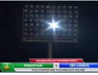 पाकिस्तान-श्रीलंका मैच के दौरान कटी बिजली, यूजर बोले- लगता है पाकिस्तान गली क्रिकेट होस्ट कर रहा 2 Hello Uttarakhand News »