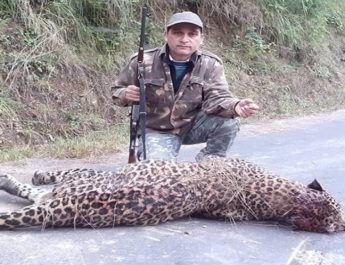 उत्तराखंड: घास लेने गई महिला को निवाला बनाने वाले गुलदार को शिकारी हुकिल ने किया ढेर 2 Hello Uttarakhand News »