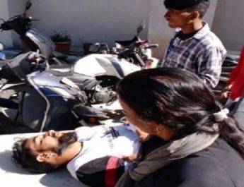 मसूरी: पटरी व्यापारी ने FB लाइव कर पिया फिनाईल, हालत नाजुक 4 Hello Uttarakhand News »