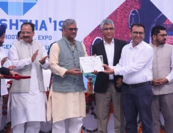 आईआईएम काशीपुर में सीएम ने किया 'उत्तिष्ठ-19' का शुभारम्भ, बोले- कृषि व उद्योगों के विकास क्षेत्र में करना होगा कार्य 3 Hello Uttarakhand News »