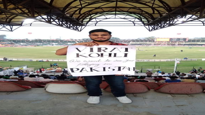 विराट कोहली के पाकिस्तानी फैन की फोटो सोशल मीडिया में हो रही है वायरल,जानिए वजह 1 विराट कोहली के पाकिस्तानी फैन की फोटो सोशल मीडिया में हो रही है वायरल,जानिए वजह 1 Hello Uttarakhand News »