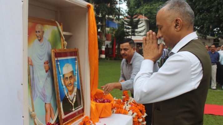 डीजीपी अनिल कुमार रतूड़ी ने महात्मा गांधी और लालबहादुर शास्त्री को दी गई श्रद्धांजलि 1 Hello Uttarakhand News »
