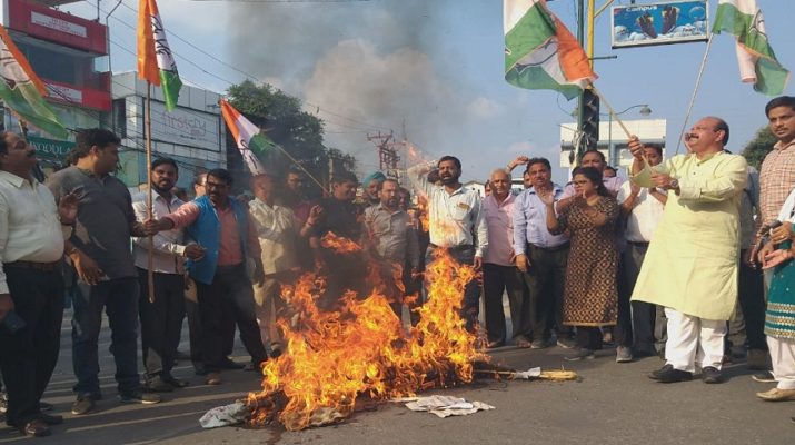 उत्तराखंड कांग्रेस ने बताया- खट्टर की सोनिया गाँधी पर टिप्पणी विक्षिप्त मानसिकता का परिचायक, फूंका पुतला 1 Hello Uttarakhand News »