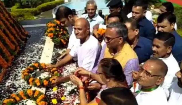रामपुर तिराहा कांड: शहीद राज्य आंदोलनकारियों को मुख्यमंत्री ने दी श्रद्धांजलि 1 Hello Uttarakhand News »