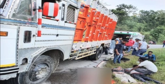 बड़ा हादसा, बेकाबू ट्रक ने चार लोगों को रौंदा, दो की मौके पर मौत 1 Hello Uttarakhand News »