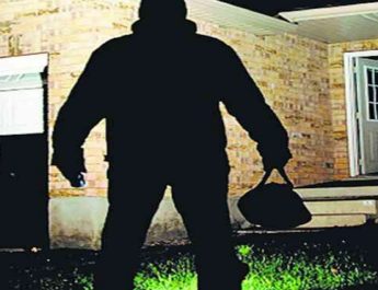 उत्तराखंड: दुकान लूटने वाले बदमाश गिरफ्तार; तमंचा, कारतूस और चोरी किया सामान बरामद 4 Hello Uttarakhand News »