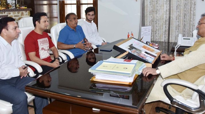 उत्तराखंड में एक और बॉलीवुड फिल्म की शूटिंग, प्रदेश के कलाकारों को भी मौका; सीएम से मिले निर्देशक 1 Hello Uttarakhand News »