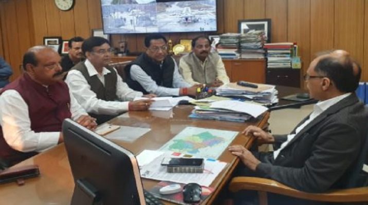 आयुष कॉलेजों की फीस बढ़ोतरी को लेकर मुख्य सचिव से मिला कांग्रेस प्रतिनिधिमंडल, की यह मांग.. 1 Hello Uttarakhand News »