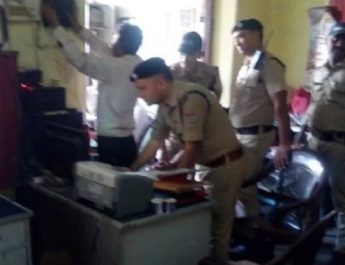 उत्तराखंड: दिन-दहाड़े बुजुर्ग से ठगी, साइकिल सवार के टक्कर लगते ही एक लाख गायब 3 Hello Uttarakhand News »