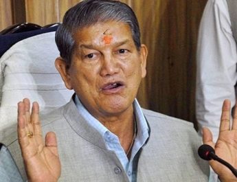 हरीश रावत हॉस्पिटल से डिस्चार्ज , समर्थकों ने पीर बाबा की मजार पर चढ़ाई चादर 2 Hello Uttarakhand News »